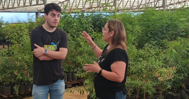Entregan especies de árboles nativos en el Centro de Investigación y Producción de la UNaM